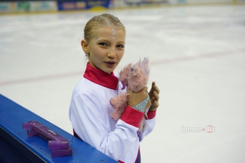 Figure skaters from Ojag Sports Club train for their first international competition – PHOTO