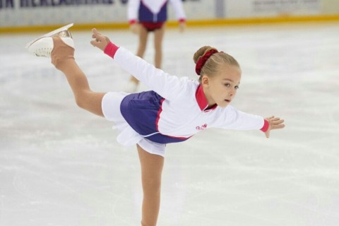 Figure skaters from Ojag Sports Club train for their first international competition – PHOTO