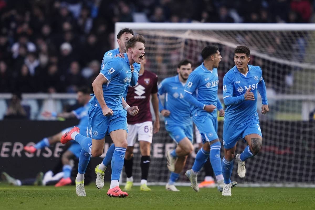 "Napoli" liderliyi qoruyub, "Latsio"nun seriyası bitib - VİDEO