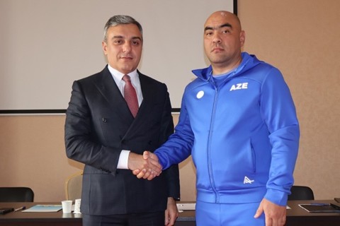 Millinin yeni baş məşqçisi Ravşan Xocayev komandaya təqdim olunub - FOTO