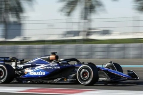 Сайнс покинул "Феррари" и показал лучшее время