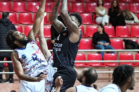 “Neftçi” yenə uduzub, çempion 19 xal fərqi "əridib" - FOTO
