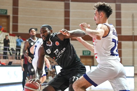 “Neftçi” yenə uduzub, çempion 19 xal fərqi "əridib" - FOTO