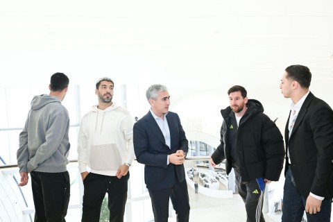 Messi and teammates visit Heydar Aliyev Center - PHOTO