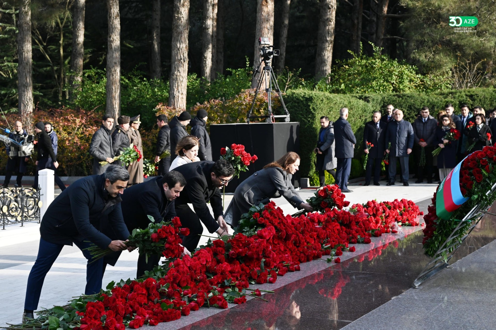 Ministry of Youth and Sports pays tribute to Heydar Aliyev on Memorial Day - PHOTO