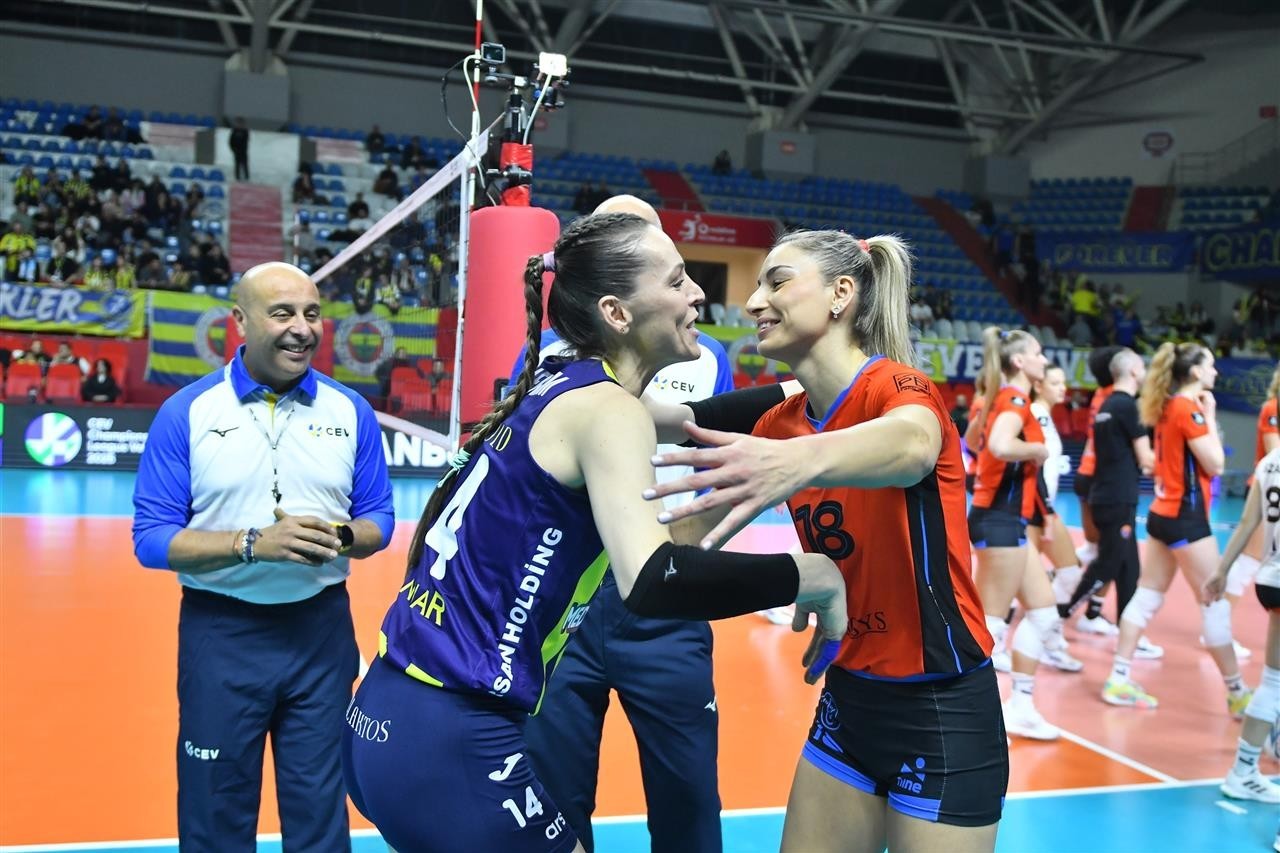 Abduləzimova "Fənərbağça" ilə matçda 5 xal toplayıb