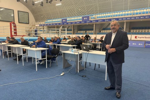 İBA-nın Texniki Komitəsinin sabiq sədri məşqçilərimizə və hakimlərimizə seminar keçib