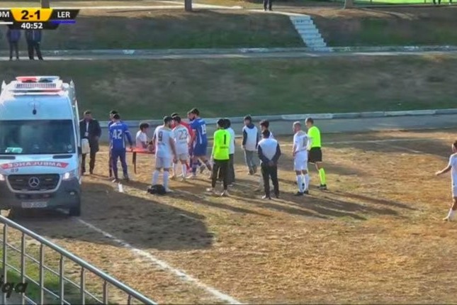 Azərbaycanda 21 yaşlı futbolçunun qolu sınıb - Stadionda qorxulu anlar