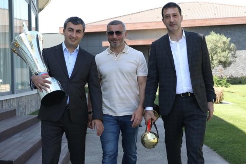 "Qarabağ" rəsmisi məşhur nəşrin xəbərini təkzib edib