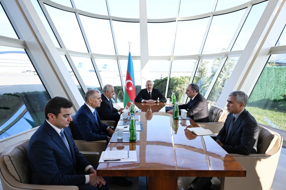 President Ilham Aliyev held meeting on plane crash - PHOTO