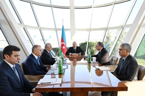 President Ilham Aliyev held meeting on plane crash - PHOTO