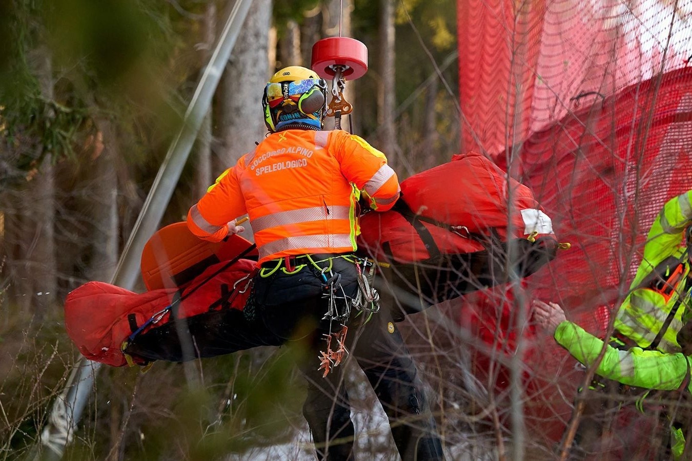 French skier Sarrazin crashes into wall at 125 km/h during World Cup