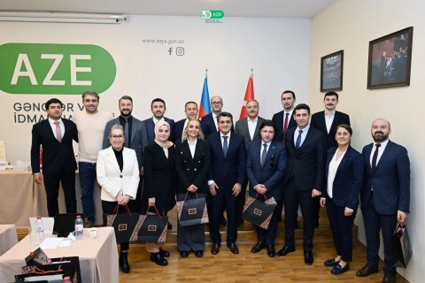 Türkiyəli qonaqlar Bakıda idman qurğularında - FOTO