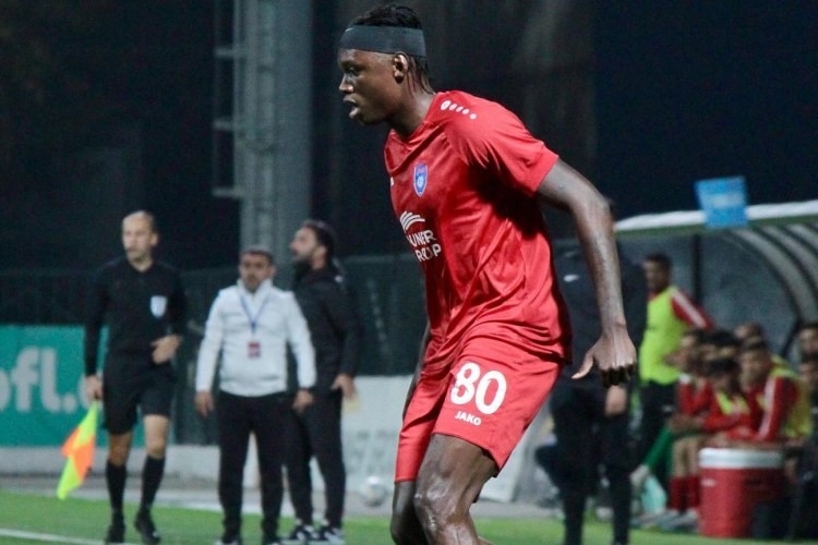 Neftchi may sign Nigerian forward Oto John