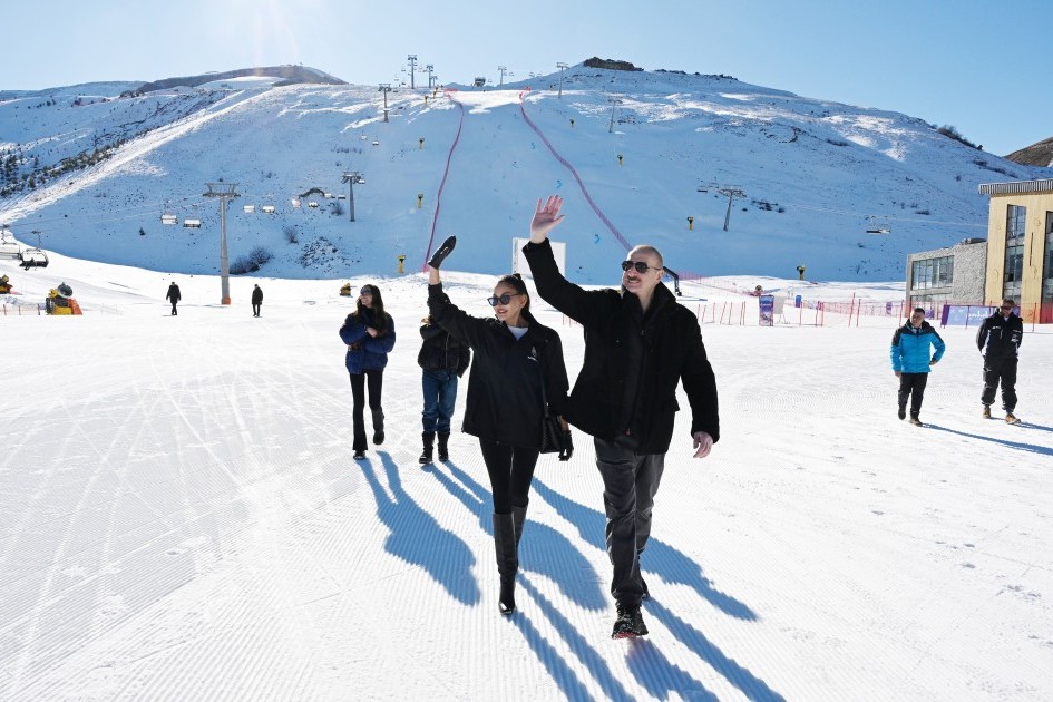President Ilham Aliyev reviews works at “Lakeside” Hotel and Ski Club construction within Shahdag Tourism Complex - PHOTO