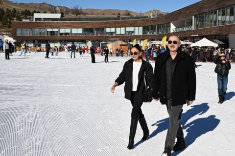 President Ilham Aliyev reviews works at “Lakeside” Hotel and Ski Club construction within Shahdag Tourism Complex - PHOTO