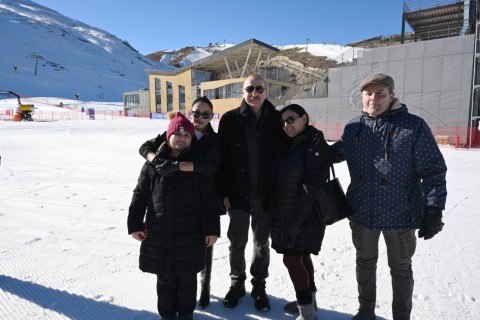 President Ilham Aliyev reviews works at “Lakeside” Hotel and Ski Club construction within Shahdag Tourism Complex - PHOTO