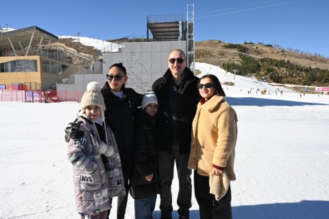 President Ilham Aliyev reviews works at “Lakeside” Hotel and Ski Club construction within Shahdag Tourism Complex - PHOTO