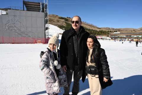 President Ilham Aliyev reviews works at “Lakeside” Hotel and Ski Club construction within Shahdag Tourism Complex - PHOTO
