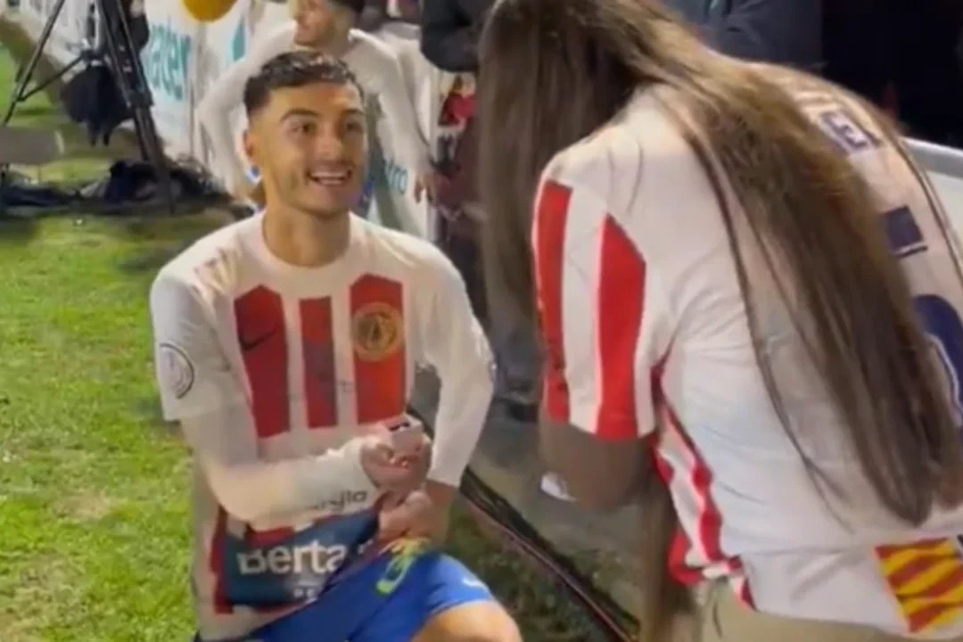 Marriage proposal after the match with Barca - PHOTO