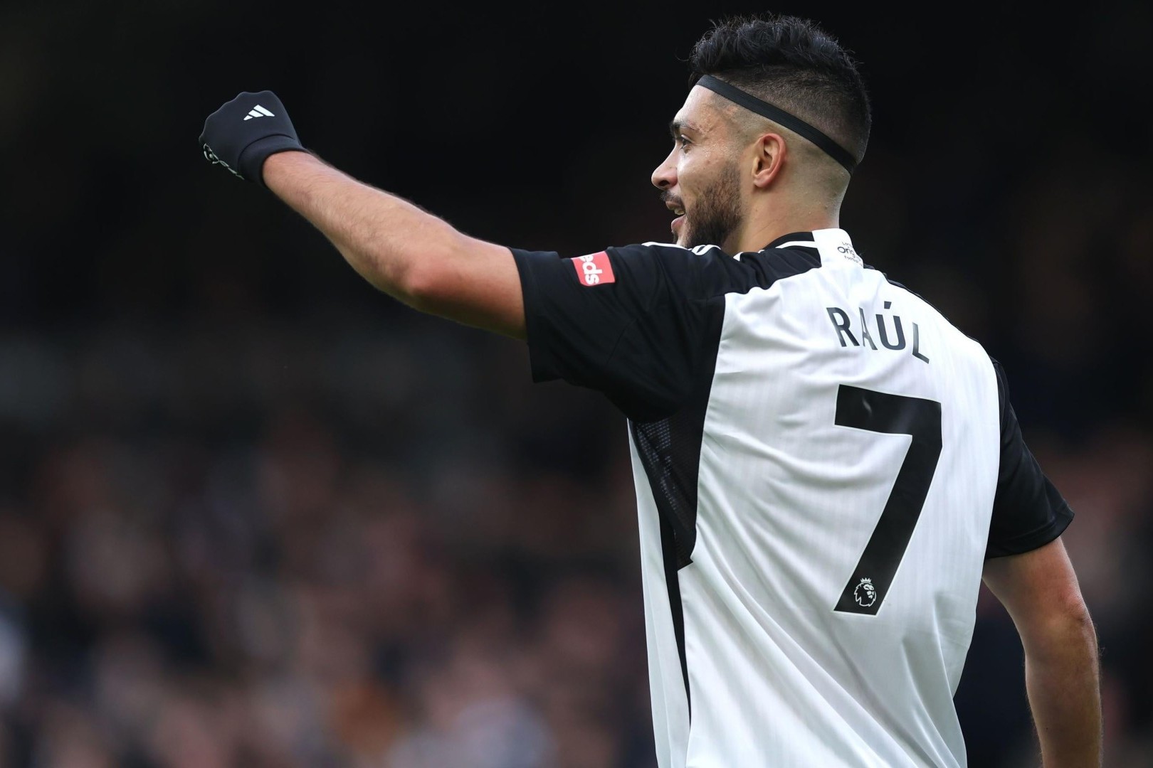 Raul Jimenez breaks Chicharito's Premier League goal record