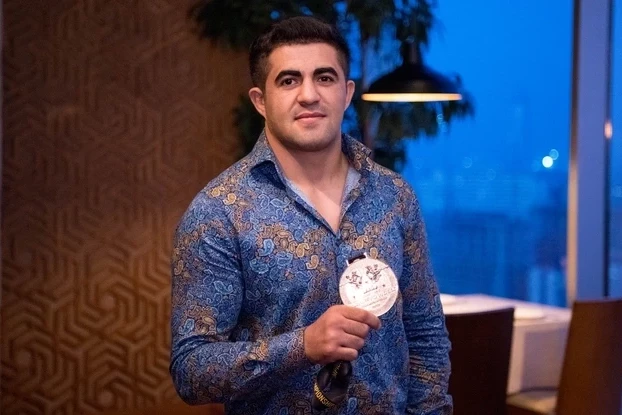 Чемпион мира по кикбоксингу уволен с двух должностей из-за нападения на майора