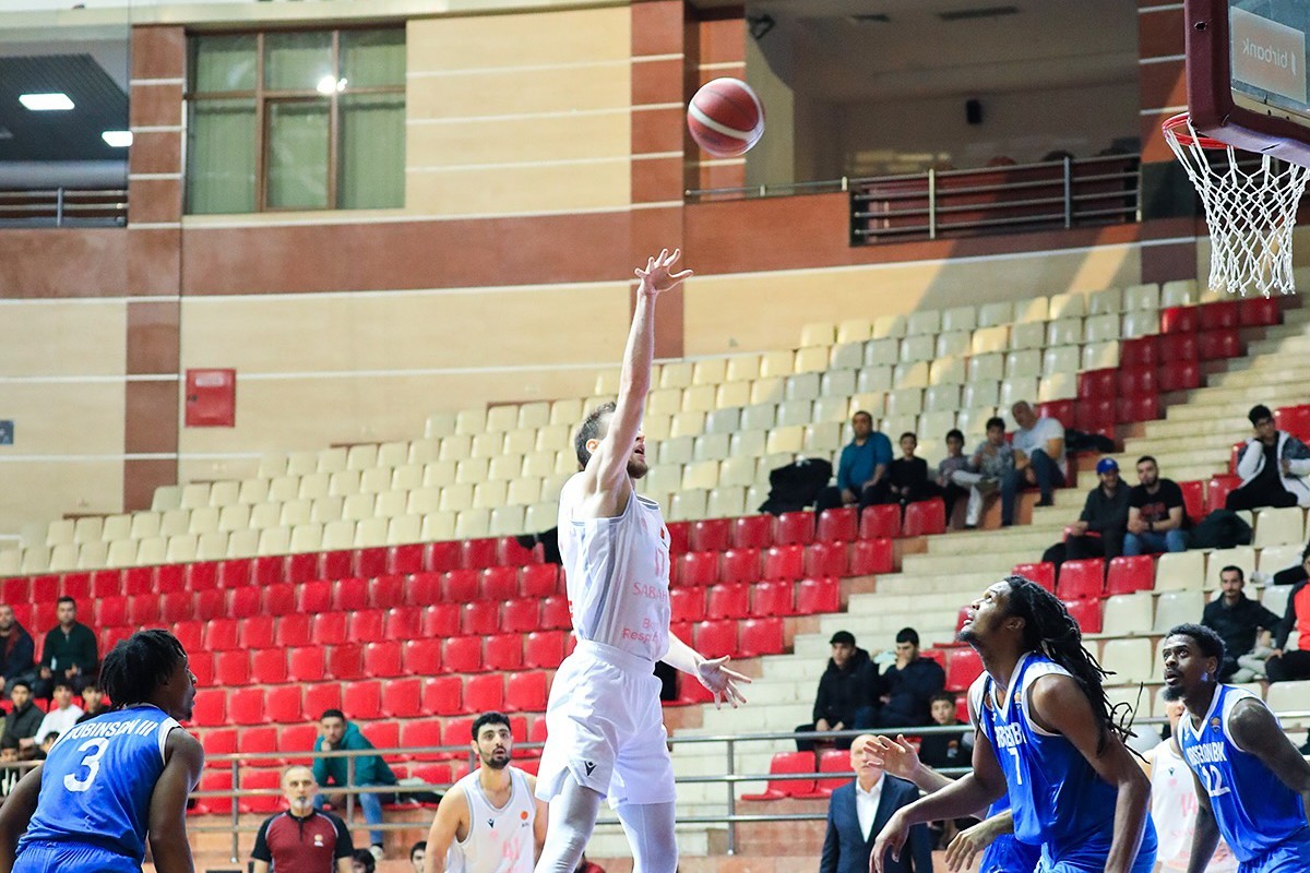 Çempiondan ikinci məğlubiyyət