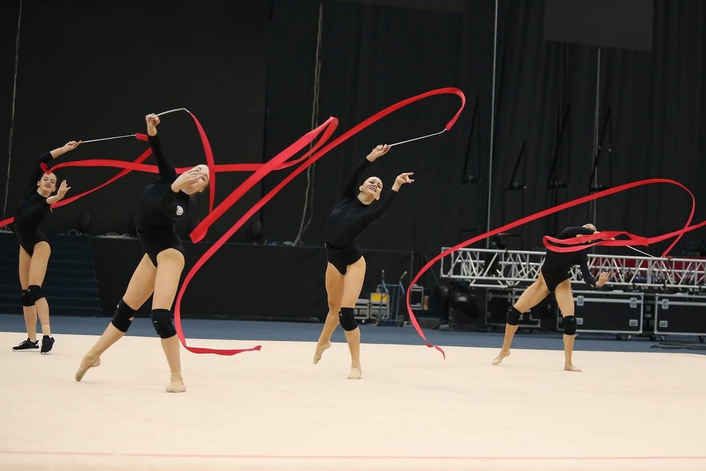 New movements for group teams in rhythmic gymnastics - İdman və Biz