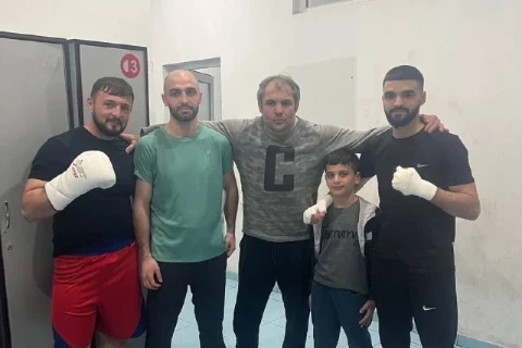 Тренер по боксу стал жертвой нападения: ему сломали челюсть