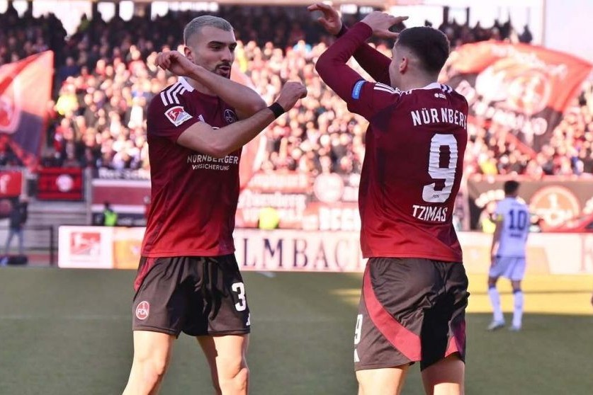 Emrelinin komandası qələbə qazanıb - futbolçumuz "sarı" alıb