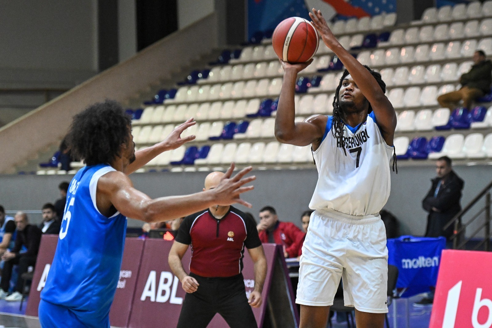 "Абшерон" победил "Серхедчи"