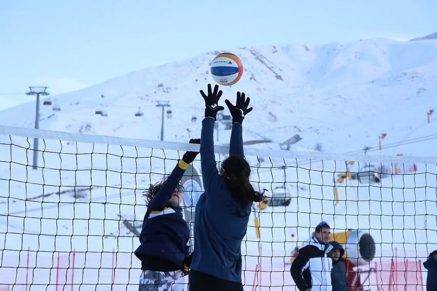 Şahdağda qar voleybolu
