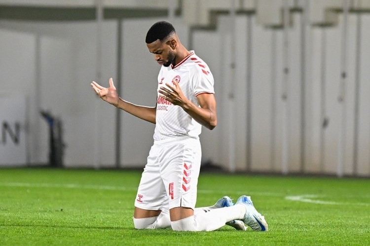 Qarabag and Neftchi battle for top defender Igor Ribeiro