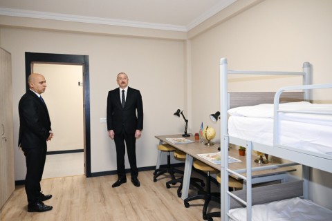 Prezident İlham Əliyev “Vətən” İdman Liseyində yaradılan şəraitlə tanış olub - FOTO