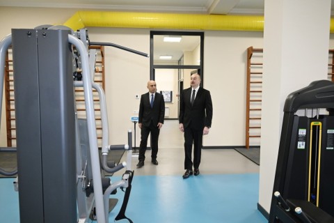 Prezident İlham Əliyev “Vətən” İdman Liseyində yaradılan şəraitlə tanış olub - FOTO