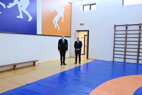 Prezident İlham Əliyev “Vətən” İdman Liseyində yaradılan şəraitlə tanış olub - FOTO