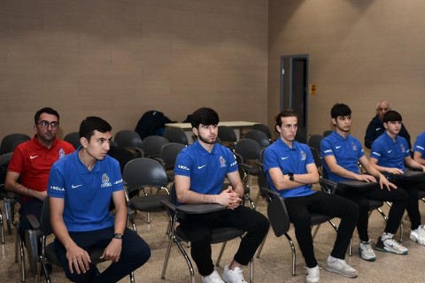 Azerbaijan Futsal Federation Vice-President meets with U19 team – PHOTO