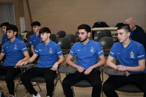 Azerbaijan Futsal Federation Vice-President meets with U19 team – PHOTO