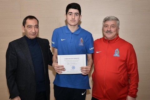 Azerbaijan Futsal Federation Vice-President meets with U19 team – PHOTO