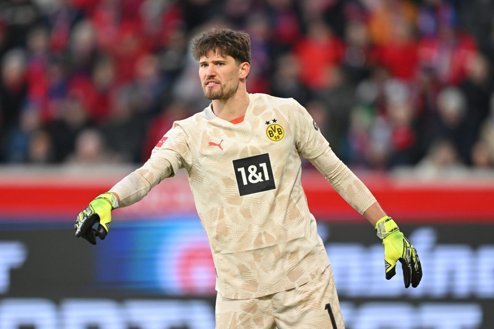 Manchester United eyes Borussia Dortmund's goalkeeper