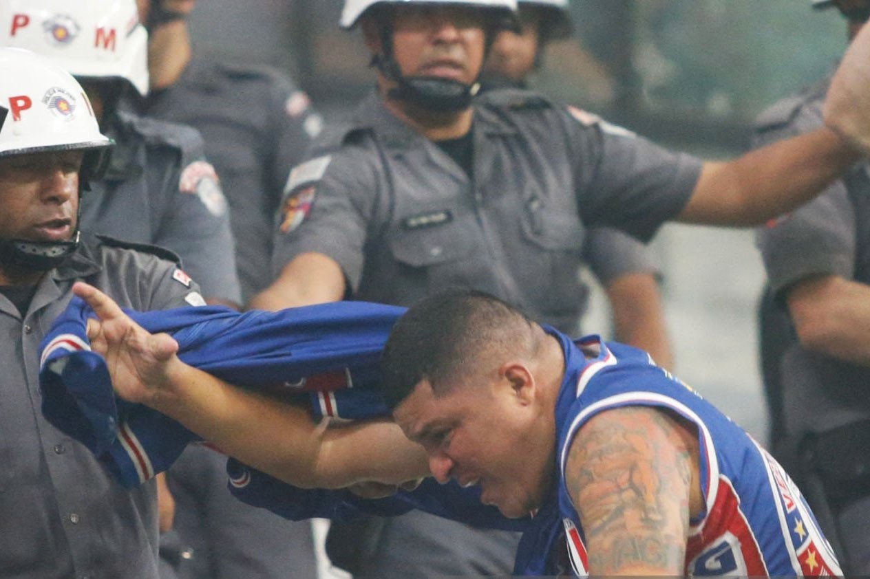 Fans clash - there are injuries, 115 people arrested