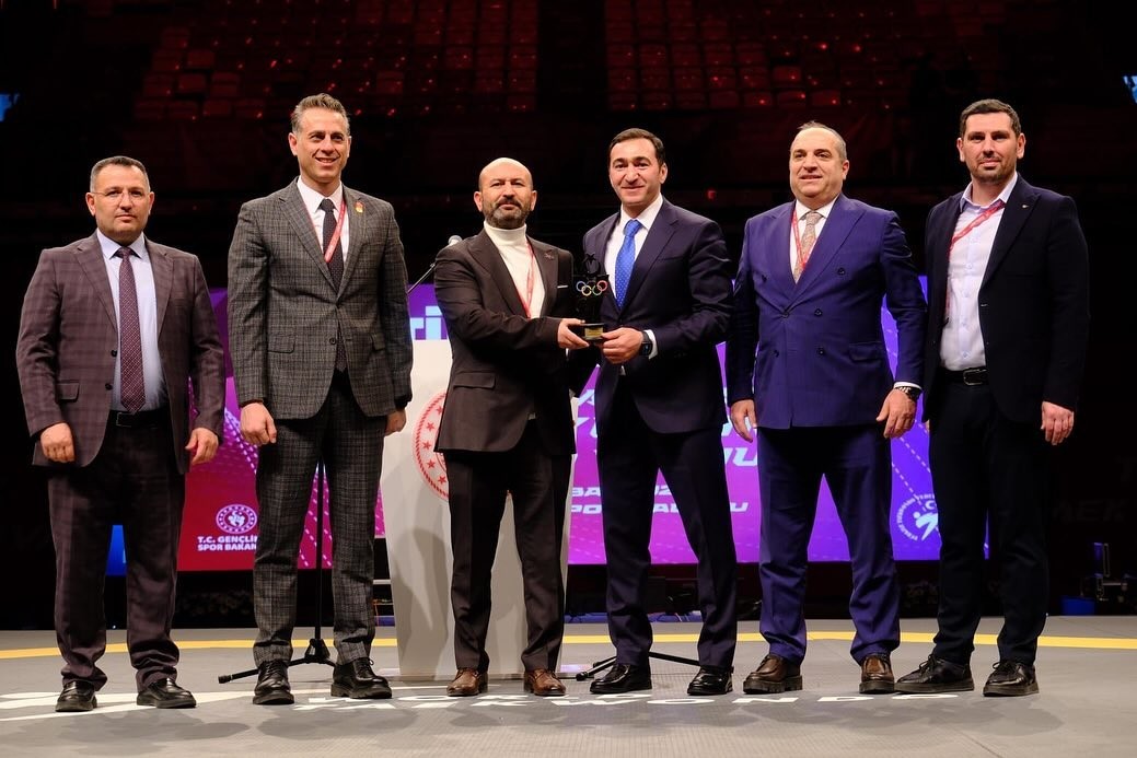 Azərbaycan Taekvondo Federasiyasına xatirə hədiyyəsi təqdim olunub - FOTO