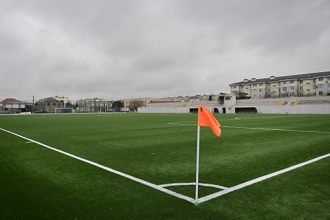 Binə stadionunun ot örtüyü yenilənib - FOTO