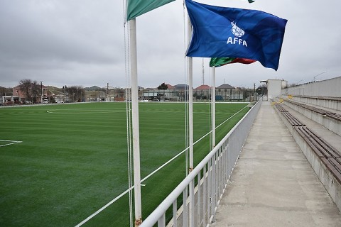 Binə stadionunun ot örtüyü yenilənib - FOTO