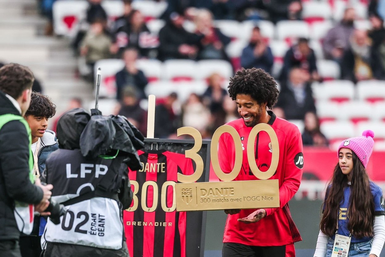 Контракт 41-летнего футболиста продлен