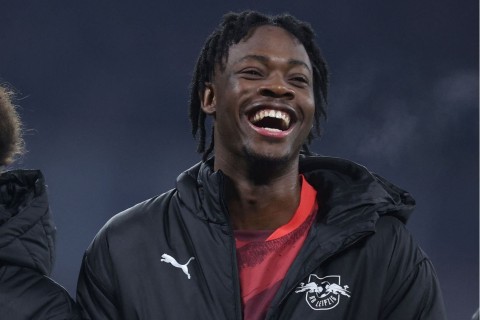 Belə də olur - gecikən futbolçu oyuna aparılmayıb