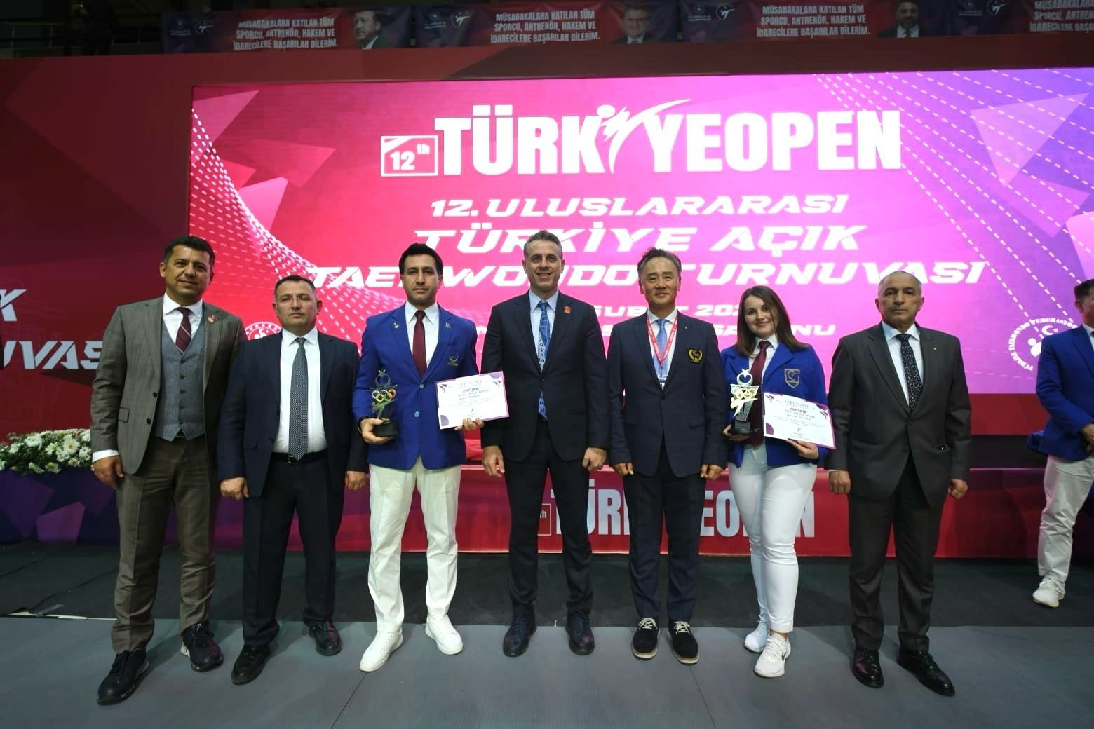 Azərbaycanlı hakim ən yaxşı seçilib - FOTO