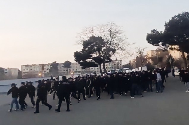 Neftchi vs Qarabag match erupts in violence - 4 people detained - VIDEO