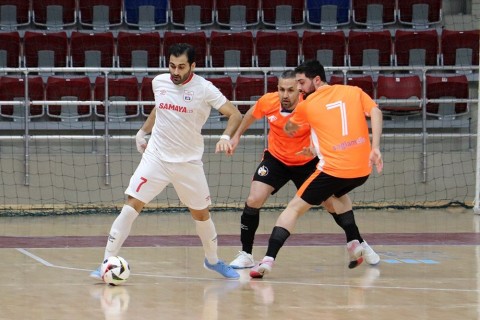 Чемпион победил лидера - разница сократилась до одного очка