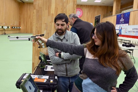 Media nümayəndələri arasında güllə atıcılığı yarışı keçirilib - FOTO